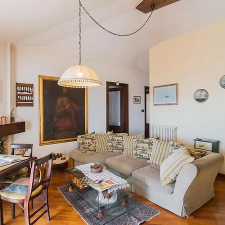 La Mansarda Delle Meraviglie Superior Alojamento de Acomodação e Pequeno-almoço Trieste